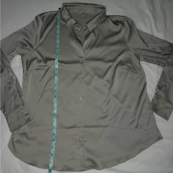 H&M Satin Blouse Long Sleeve Grey/Green Notched Collar Button Down - Picture 6 of 8